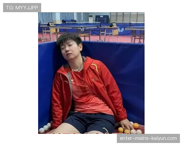 孙颖莎在社交媒体晒出训练照，配文“全力以赴迎接下一站”，引发粉丝疯狂点赞。